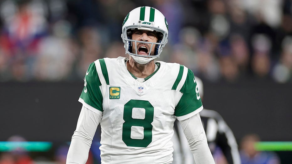 Aaron Rodgers Fires Back at Offseason Rumors, Reveals What Really Matters for 2025
