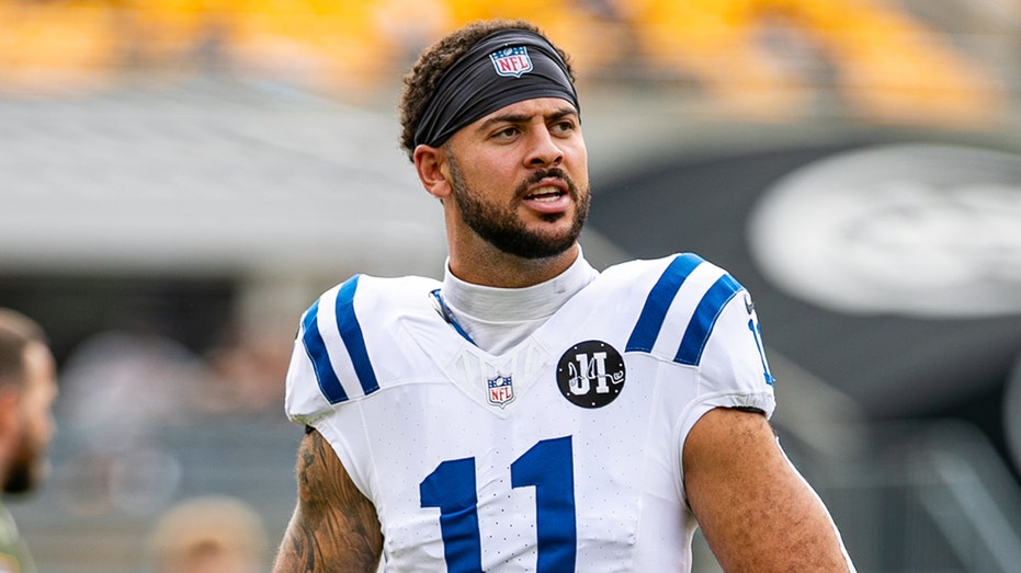 Beyond the Hit: What Michael Pittman Jr.’s Sideline Collision Reveals About the NFL’s Hidden Risk Takers