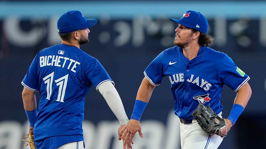 Blue Jays Sweep Yankees, Claim AL East Lead While Trolling Michael Kay