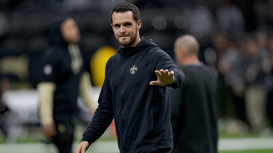 Derek Carr NFL Retirement Shocks Fans After 11 Seasons and Shoulder Injury