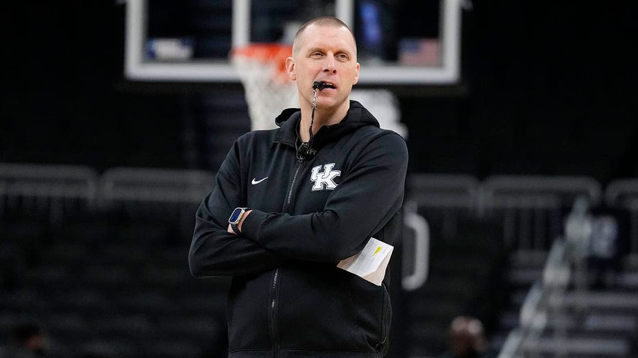 Kentucky Coach Mark Pope Delivers on Promise to Cover Fans’ Gas Money for NCAA Tournament Trip