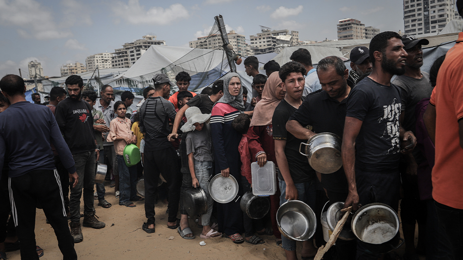 Hamas’s Grip on Gaza Falters as Desperate Civilians Embrace U.S.-Backed Aid