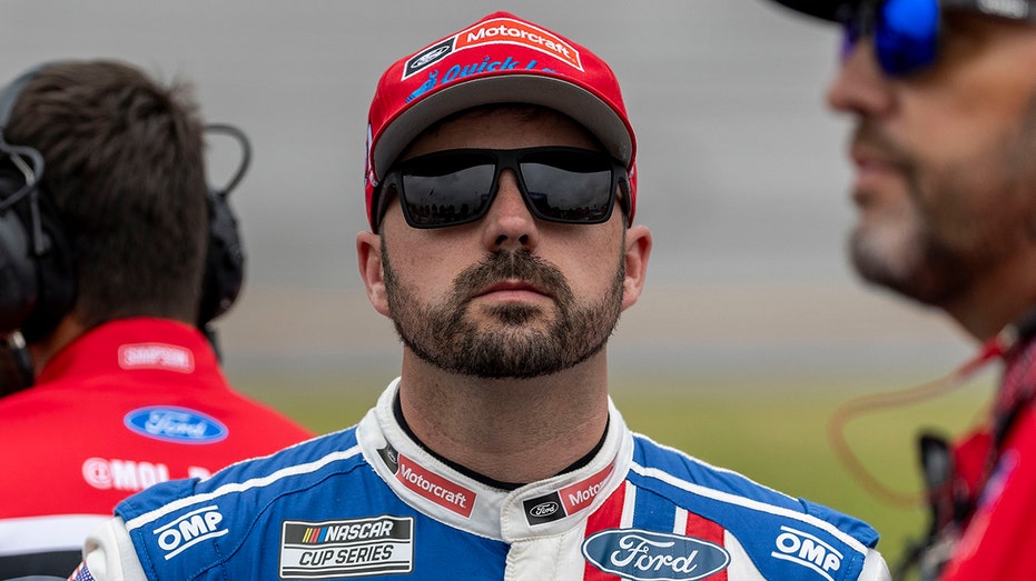 Josh Berry’s Talladega Chaos: Bird Strike and Pit Crew Mishap Mark Wild NASCAR Race