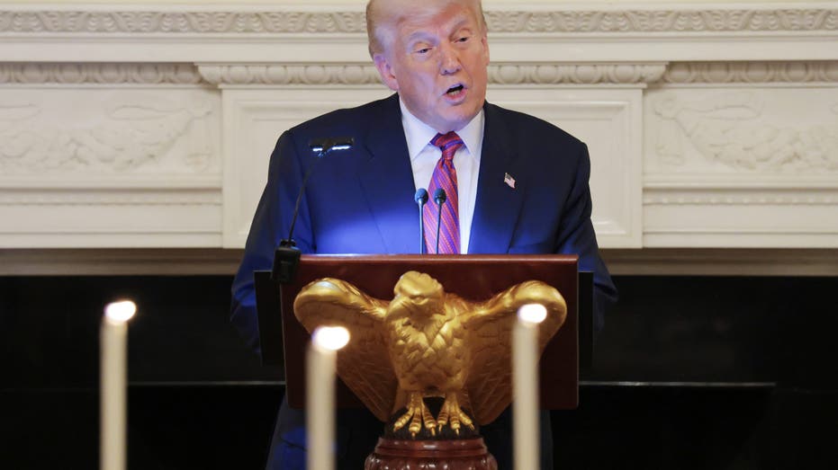 Trump Announces 10 Hostages Returning from Gaza Soon at White House Dinner