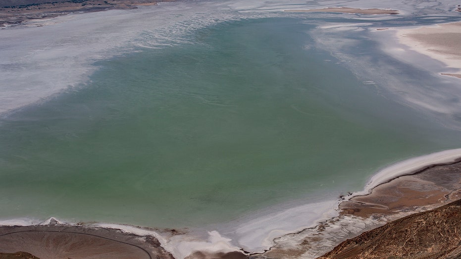 When the Desert Remembers Water: What Death Valley’s Ancient Lake Really Tells Us