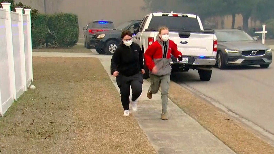 175 Wildfires Ravage Carolinas, Prompting Evacuations and Emergency Declarations