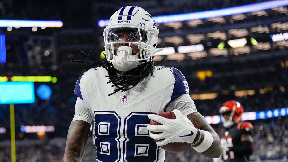 CeeDee Lamb Throwing Cowboys' 2024 Season 'In the Trash' as New Era Begins in Dallas