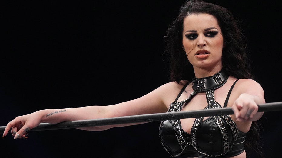 Wrestling Star Saraya Sets Boundaries After Fan’s Shocking Move at Signing