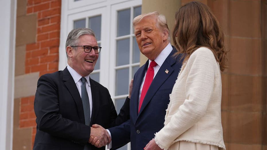 Trump and Starmer Forge Ahead on Trade and Crises in Scotland Summit