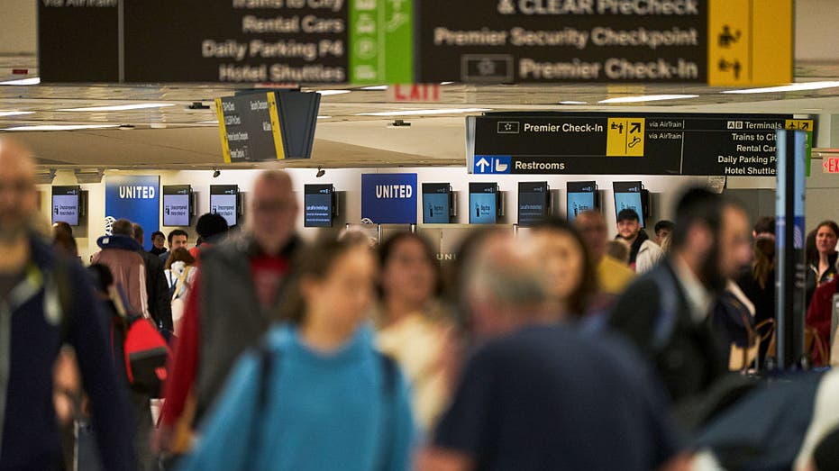 Newark Airport Chaos: Flight Delays, Cancellations, and Bus Travel Boom