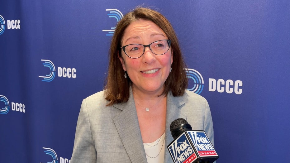 House Democrats Charge into 2026 Midterm Battle, Eye GOP Majority Amid Tensions