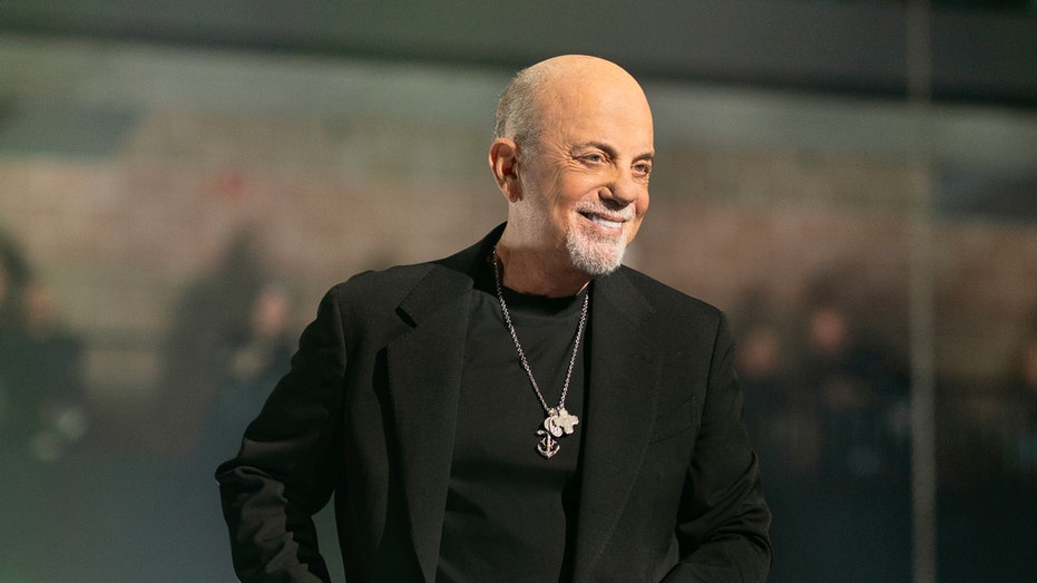 Billy Joel Surprises NYC Pedicab Driver with 'New York State of Mind' Moment