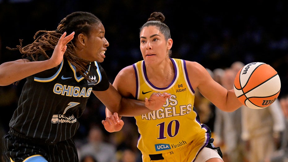 Kelsey Plum’s Playful Shirt Swap with Caitlin Clark Fan Steals Show Before Sparks’ Loss