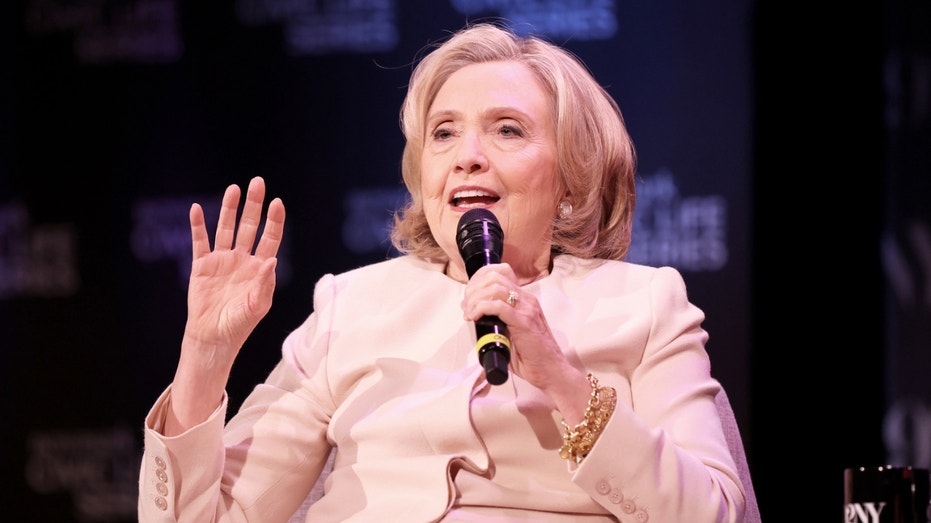 Clinton Slams GOP Women, Calls Female Republican President 'Handmaiden to Patriarchy'