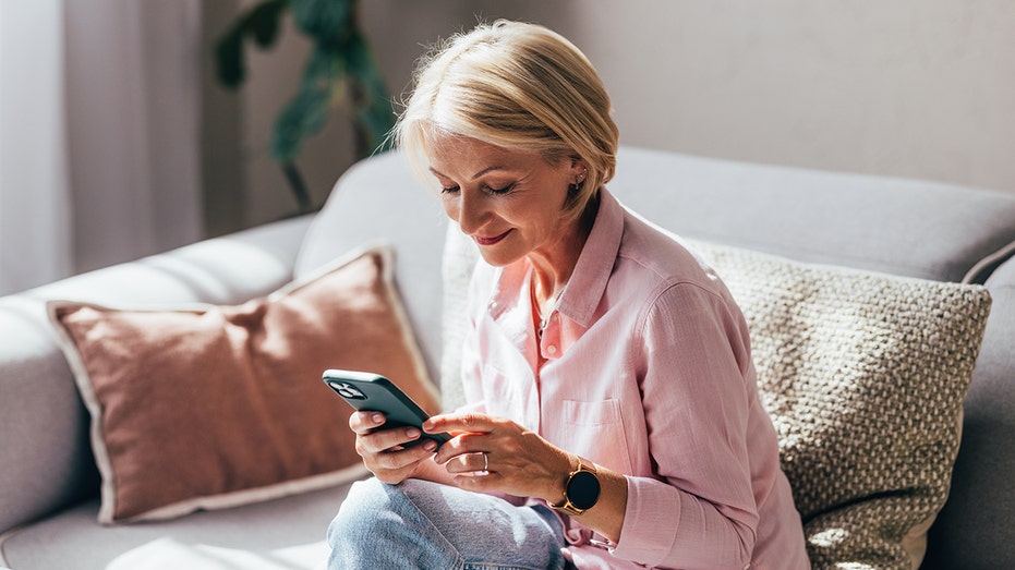 Smartphones Might Help Keep Dementia at Bay for Older Adults, New Study Suggests