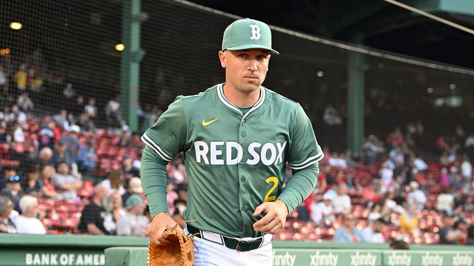 Red Sox’s Alex Bregman Shaves Mustache Mid-Game in Wild Rally Bid vs. Yankees