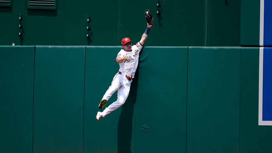 Nationals’ Jacob Young Stuns with Gravity-Defying Home Run Robbery