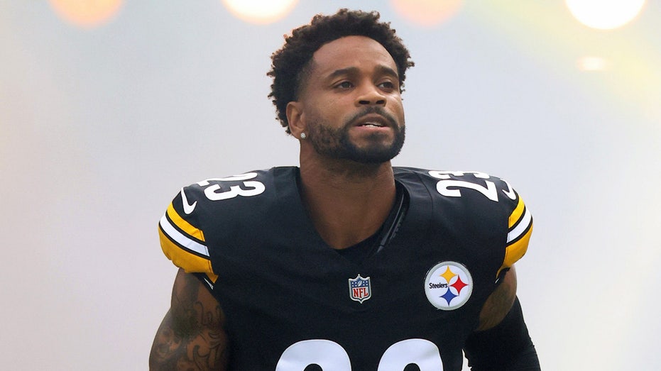 Darius Slay’s Career Crossroads: What His Hesitation Reveals About NFL Player Longevity and Team Strategy