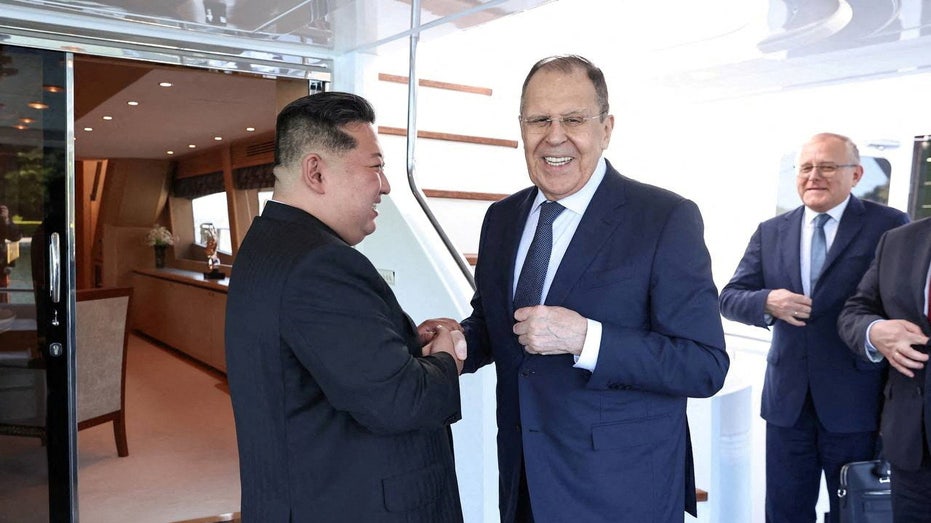 Russia’s Lavrov Warns US Against Hostile Alliances in Meeting with Kim Jong Un