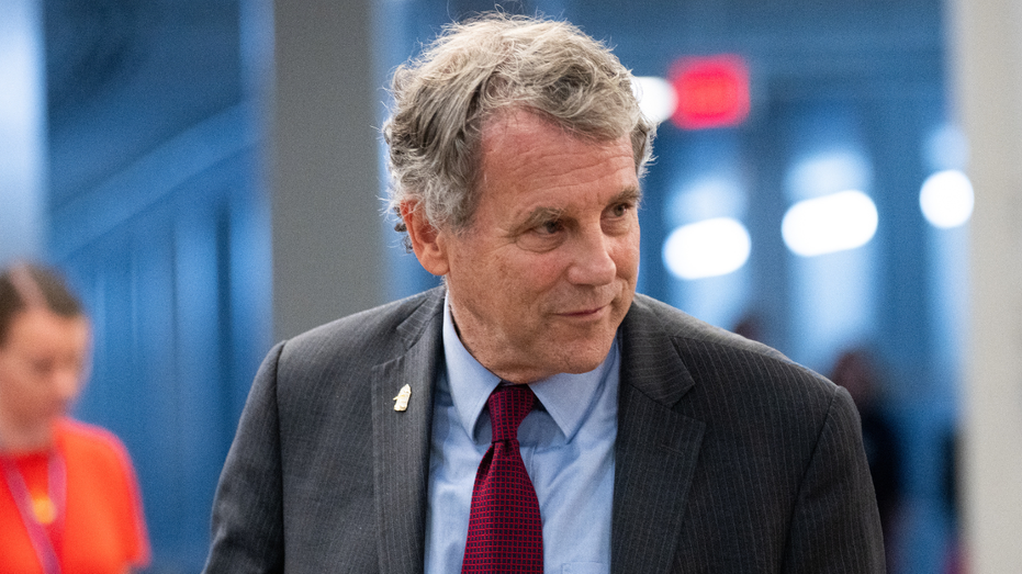 Sherrod Brown’s Hollywood Dilemma: What His Donor Base Reveals About Democratic Populism