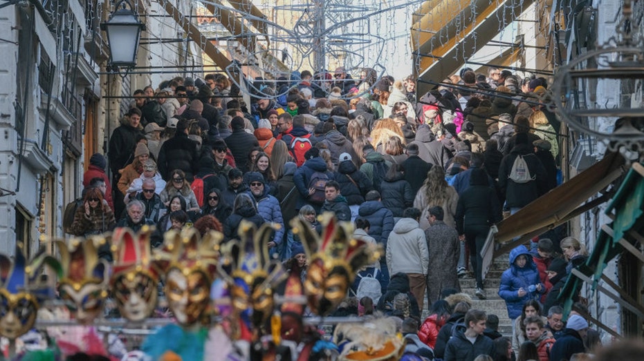 Carnival Crowds and Travel Gridlock Make Life 'Difficult' as Social Media Users Chime In