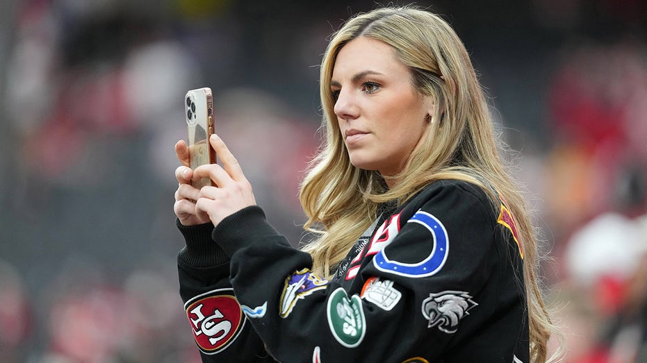 NFL Personality Annie Agar Suffers Black Eye, Concussion After Scary Fall