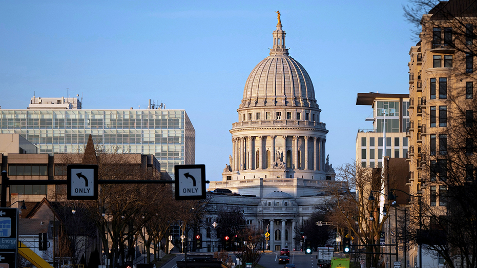 Wisconsin’s Mid-Decade Redistricting Battle: Constitutional Clash and National Stakes Ahead of 2026