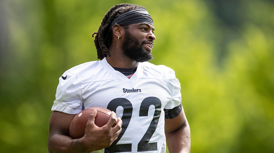 Najee Harris Reflects on Free Agency Move, Reveals He 'Just Knew' Steelers Run Was Over