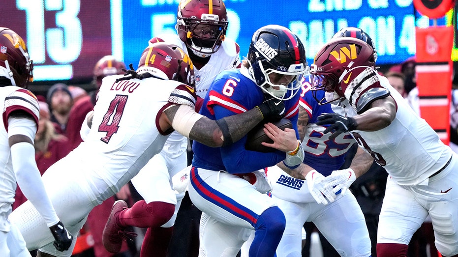 ‘Go Out Hitting’: What Jaxson Dart’s Treatment Reveals About the NFL’s Concussion Paradox