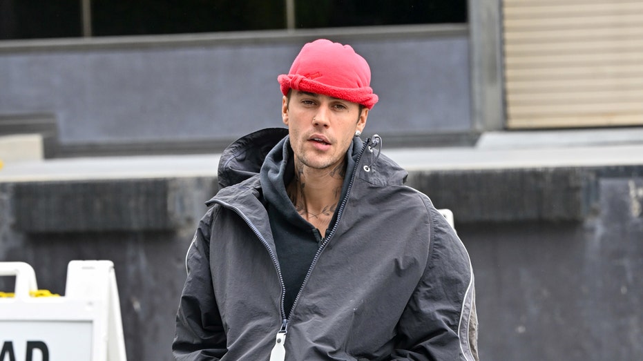 Justin Bieber Begs Paparazzi to Back Off as Fans Worry About His Well-Being