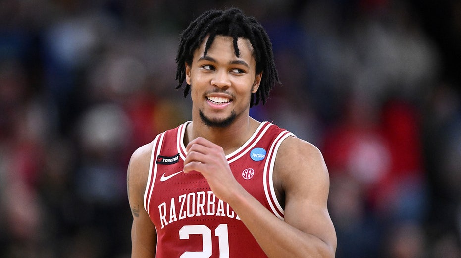 No. 10 Arkansas Upsets No. 2 St. John's in Thrilling Showdown of Coaching Legends