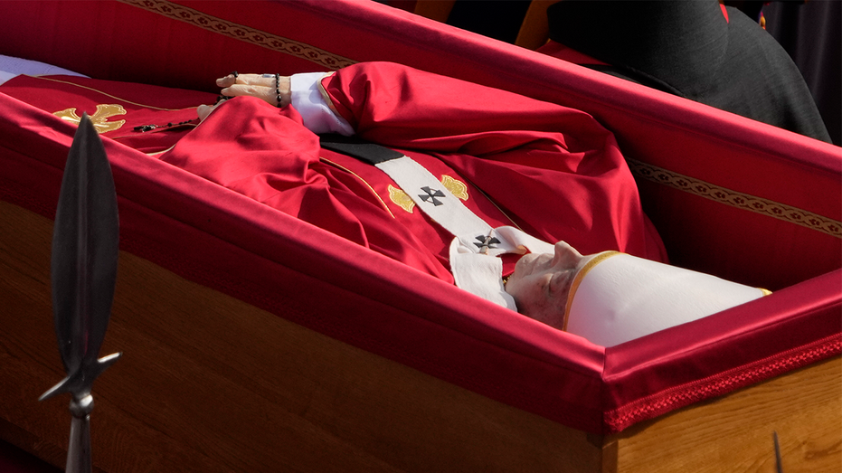Pope Francis’ Body Transferred to St. Peter’s Basilica as Mourners Gather for Final Farewell