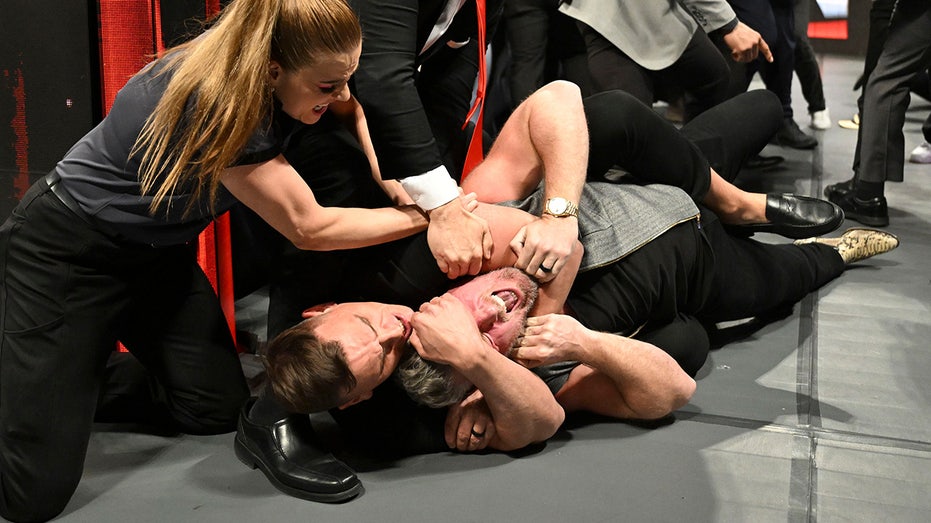 Gunther Loses His Cool on Raw, Chokes Out Pat McAfee After WrestleMania 41 Defeat