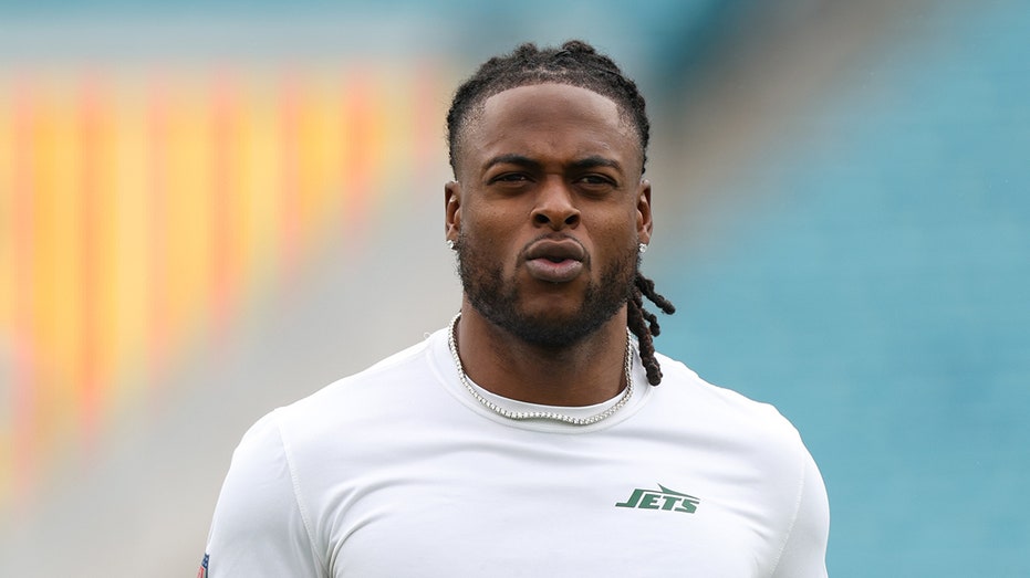 Davante Adams Signs Two-Year Deal with Rams After Jets Exit