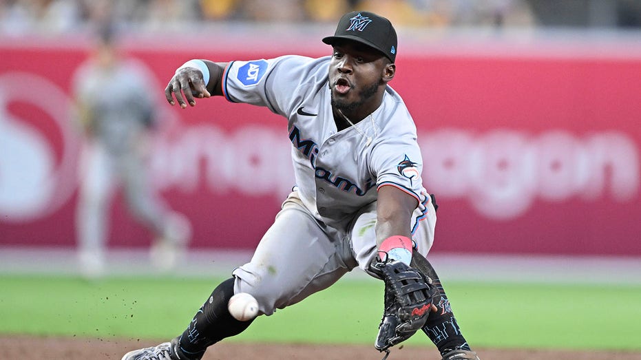 Marlins’ Ronny Simon in Tears After Three-Error Night Sparks Padres’ Comeback