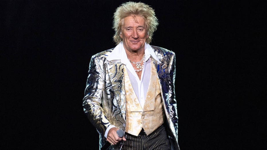 Rod Stewart Cancels Second Las Vegas Concert on Doctor's Orders Amid Flu Battle