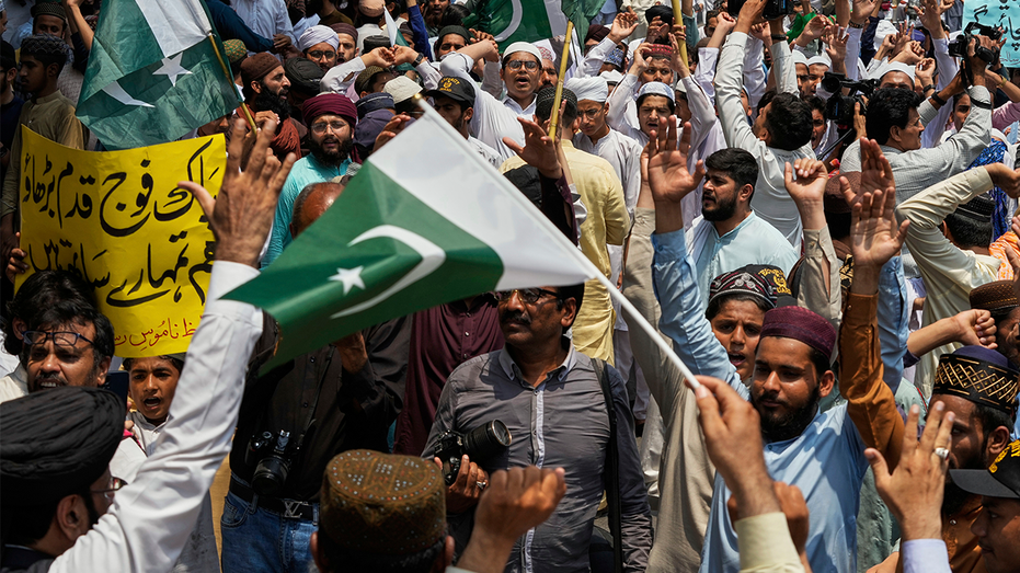 Pakistan and India Hint at De-Escalation Amid Missile Strike Tensions