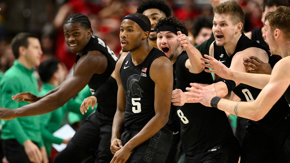 Michigan State's Tre Holloman Lands Buzzer-Beater from 65 Feet!