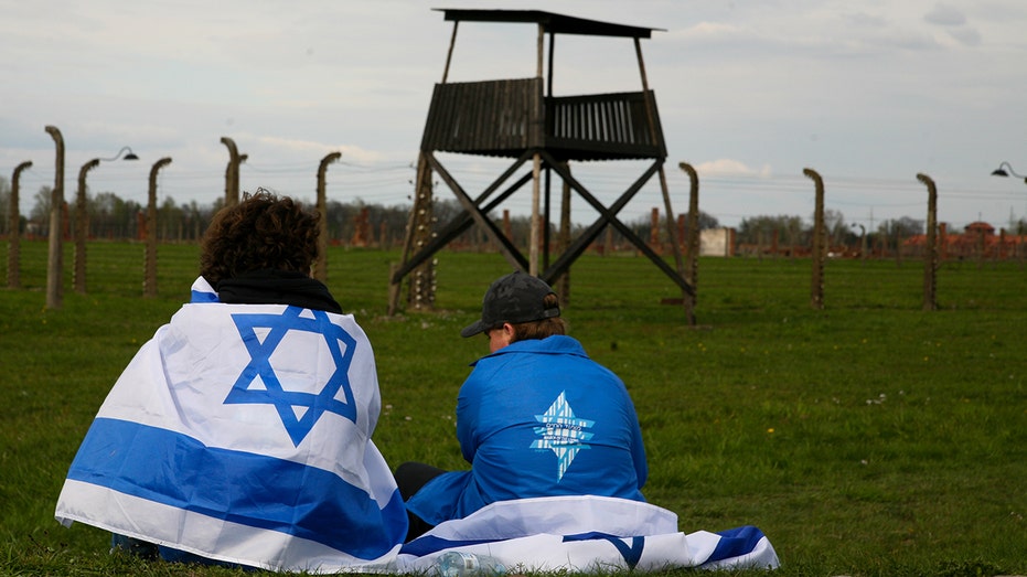 Israel Comes to a Halt to Remember Holocaust Victims Amid Ongoing Turmoil