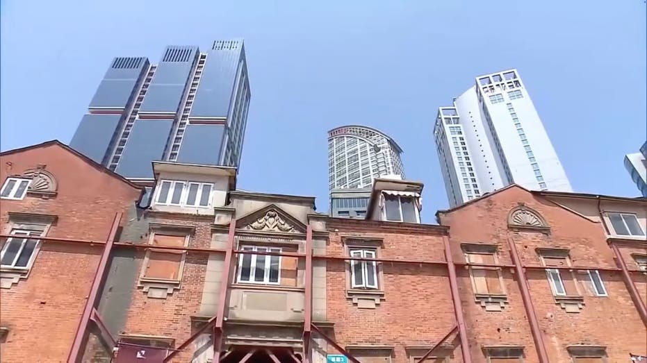 Shanghai’s 432 Robots Move 7,500-Ton Historic Building in Bold Preservation Feat