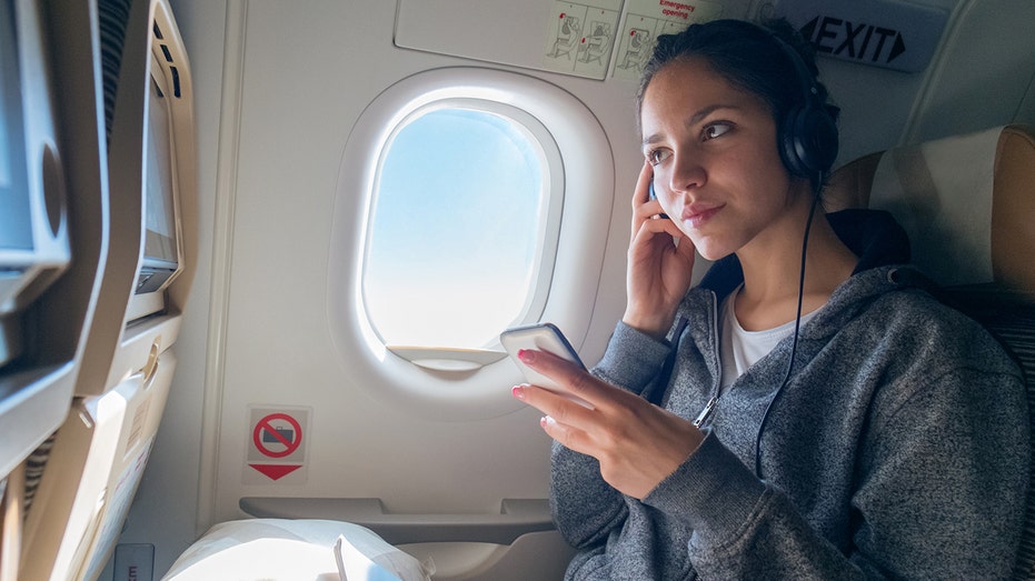 Airplane Etiquette Crisis: The Rise of 'Speaker Scum' Sparks Heated Debate