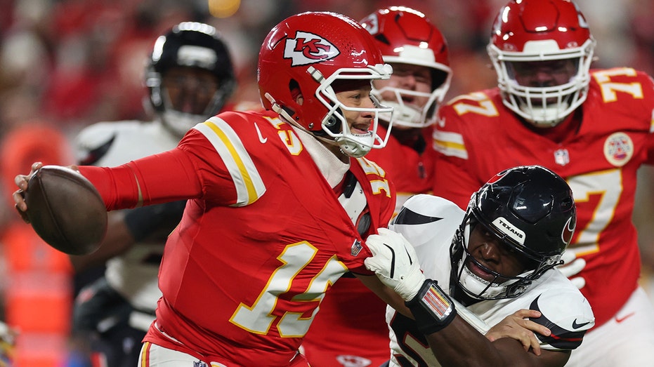 Mahomes’ Meltdown or Deeper Problem? What the Texans Exposed About the Chiefs’ Future