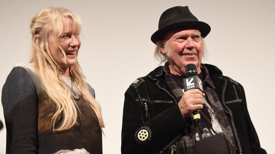 Daryl Hannah Claims Trump Team Tried to Block Neil Young’s U.S. Citizenship