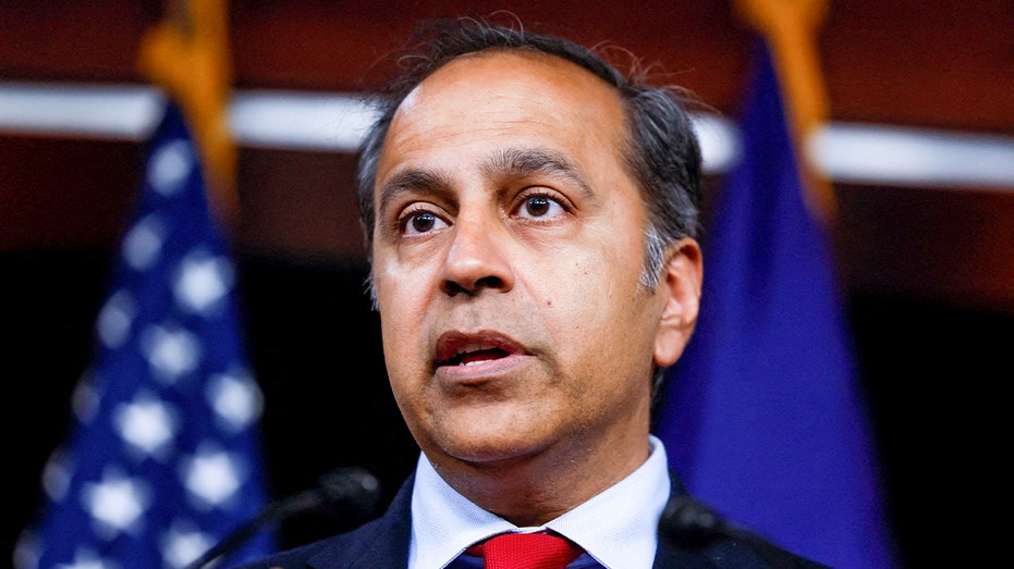 Krishnamoorthi Enters Illinois Senate Race, Targets Trump and Musk