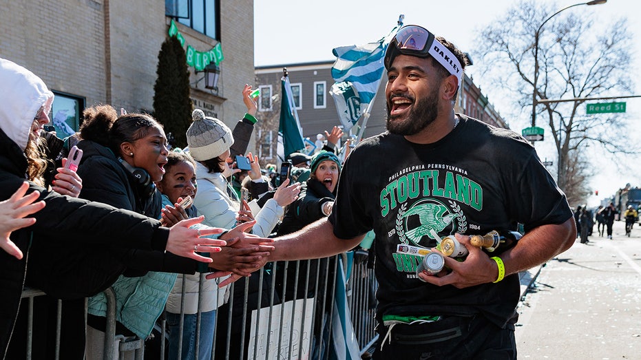 Eagles' Tush Push Faces NFL Ban Vote as Jordan Mailata Mocks Its 'Stupid Name'