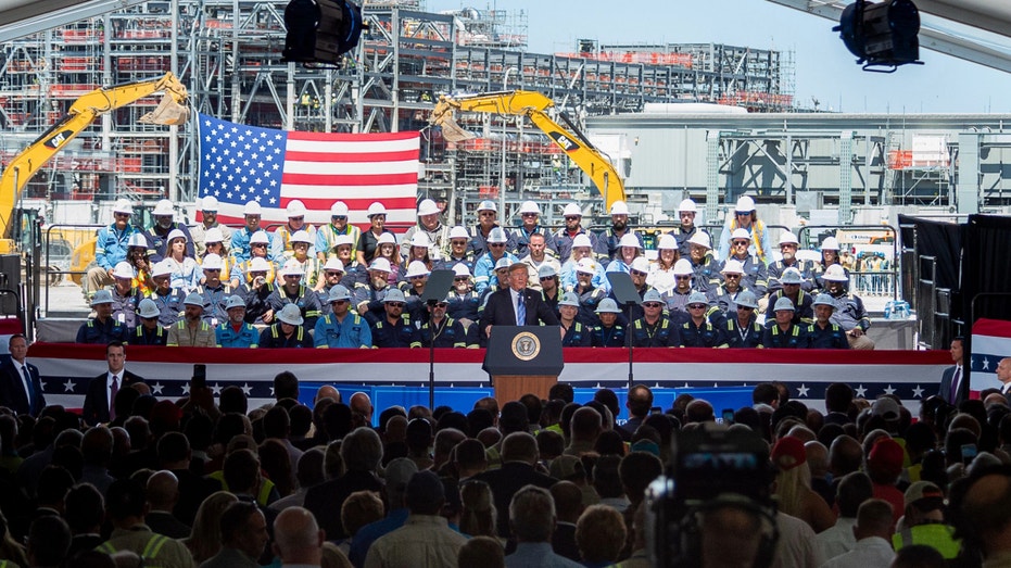 US 'Energy Dominance': Wright and Burgum Visit Louisiana LNG Facility Amid $18B Expansion