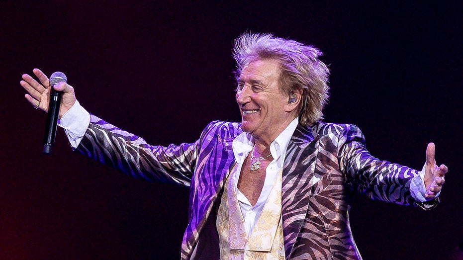 Rod Stewart’s Brick-in-Pool Workout Keeps Rock Legend Fit at 80