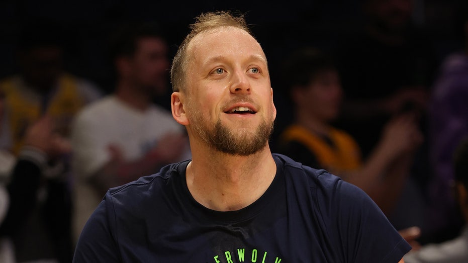 Timberwolves' Joe Ingles Gets Rare Start So His Autistic Son Can Watch Him Play
