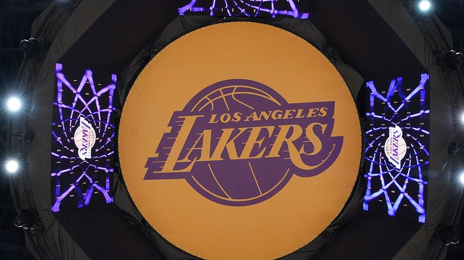 Lakers Fan Hits $100,000 Halfcourt Shot, Plans to Use Money for Wedding Expenses