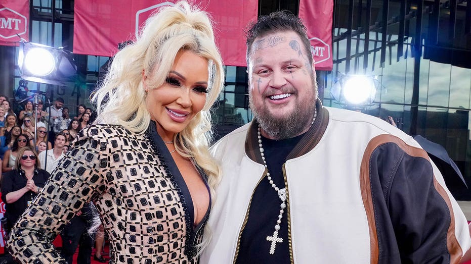 Jelly Roll Confesses the Messy Habit That Drives Wife Bunnie Xo Up the Wall